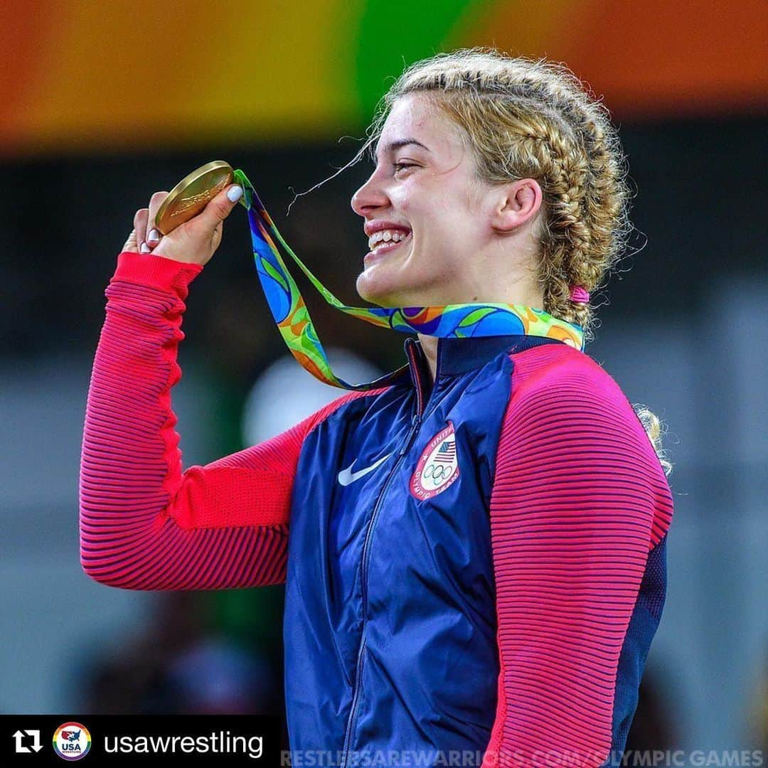 ヘレン・マロウリスさんのインスタグラム写真 - (ヘレン・マロウリスInstagram)「Nothing like the Olympics. What a dream come true. ・・・ Happy #OlympicDay! 🇺🇸 • • #thisiswhatawrestlerlookslike #wrestling #love #olympics #olympicday #teamusa #sports #training」6月24日 13時52分 - helen_maroulis