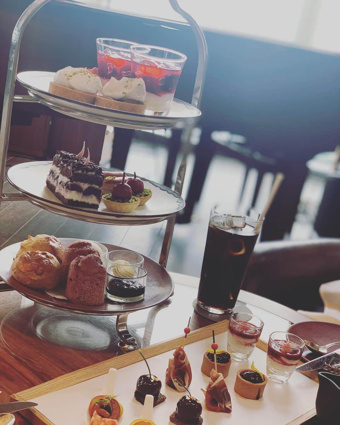 松山亜耶さんのインスタグラム写真 - (松山亜耶Instagram)「☕️💓💓 #afternoontea #アフタヌーンティー #松山亜耶」6月24日 14時08分 - aya_matsuyama_official