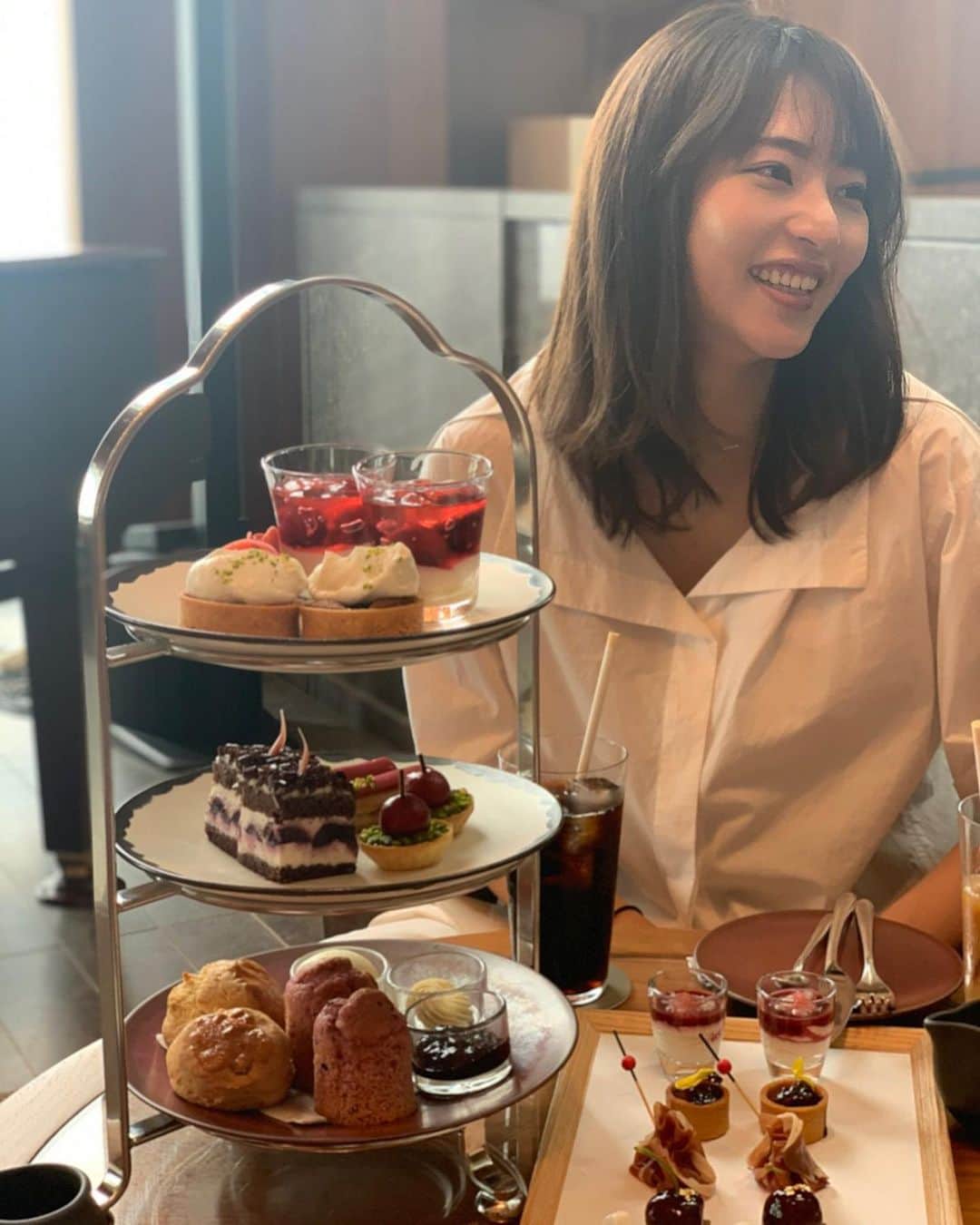 松山亜耶のインスタグラム：「☕️💓💓 #afternoontea #アフタヌーンティー #松山亜耶」