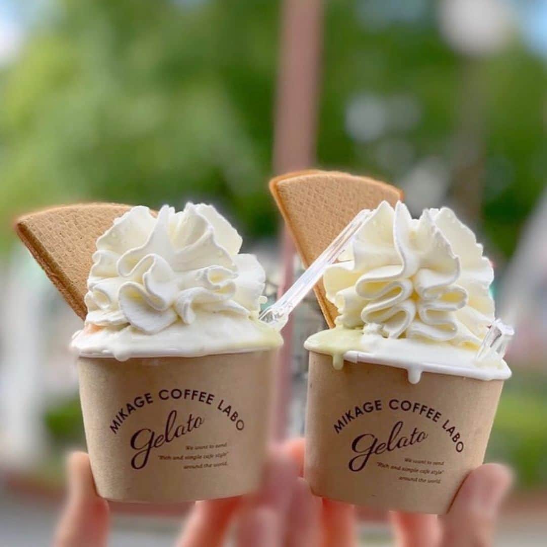 RETRIP<リトリップ>グルメのインスタグラム：「【RETRIP×兵庫】 こちらは兵庫・神戸にある「Mikage coffee labo gelato（ミカゲコーヒーラボジェラート）」です。ジェラート専門店のこちらでは、プラス50円でウエハースとホイップを追加することができます❣️可愛らしい見た目に食べるのがもったいないですよね。 . RETRIPでは「おでかけ」に関する様々な情報を発信しています。ぜひ他のアカウントもチェックしてください！ . @retrip_nagoya_ 名古屋の話題のカフェを紹介 @retrip_osaka_ 大阪のおでかけグルメスポットを紹介 @retrip_kyoto_ 京都のおでかけスポットを紹介 @retrip_fukuoka_ 福岡のおでかけグルメスポットを紹介 @retrip_hokkaido_ 北海道のおでかけスポットを紹介 @retrip_korea_ 韓国の話題のカフェを紹介 @retrip_news 最新のおでかけ情報を紹介 @retrip_nippon 日本の絶景を紹介 @retrip_global 海外の絶景を紹介 @retrip_gourmet 全国の話題のスイーツを紹介 @retrip_dinner 全国の話題のごはんを紹介 @retrip_cafe 全国のおしゃれなカフェを紹介 . ▼RETRIP[リトリップ]のアプリは AppStore、GooglePlay「リトリップ」で検索！ プロフィールのURLからもダウンロードできます。 . photo by  @maki8545 . . #retrip #retrip_rh #Mikagecoffeelabogelato #神戸カフェ #カフェ好きな人と繋がりたい #スイーツ好き #スイーツ好きな人と繋がりたい #スイーツ好きな人とつながりたい #グルメ好きな人と繋がりたい #グルメ好き #グルメ好きと繋がりたい #スイーツ部 #カフェ部」