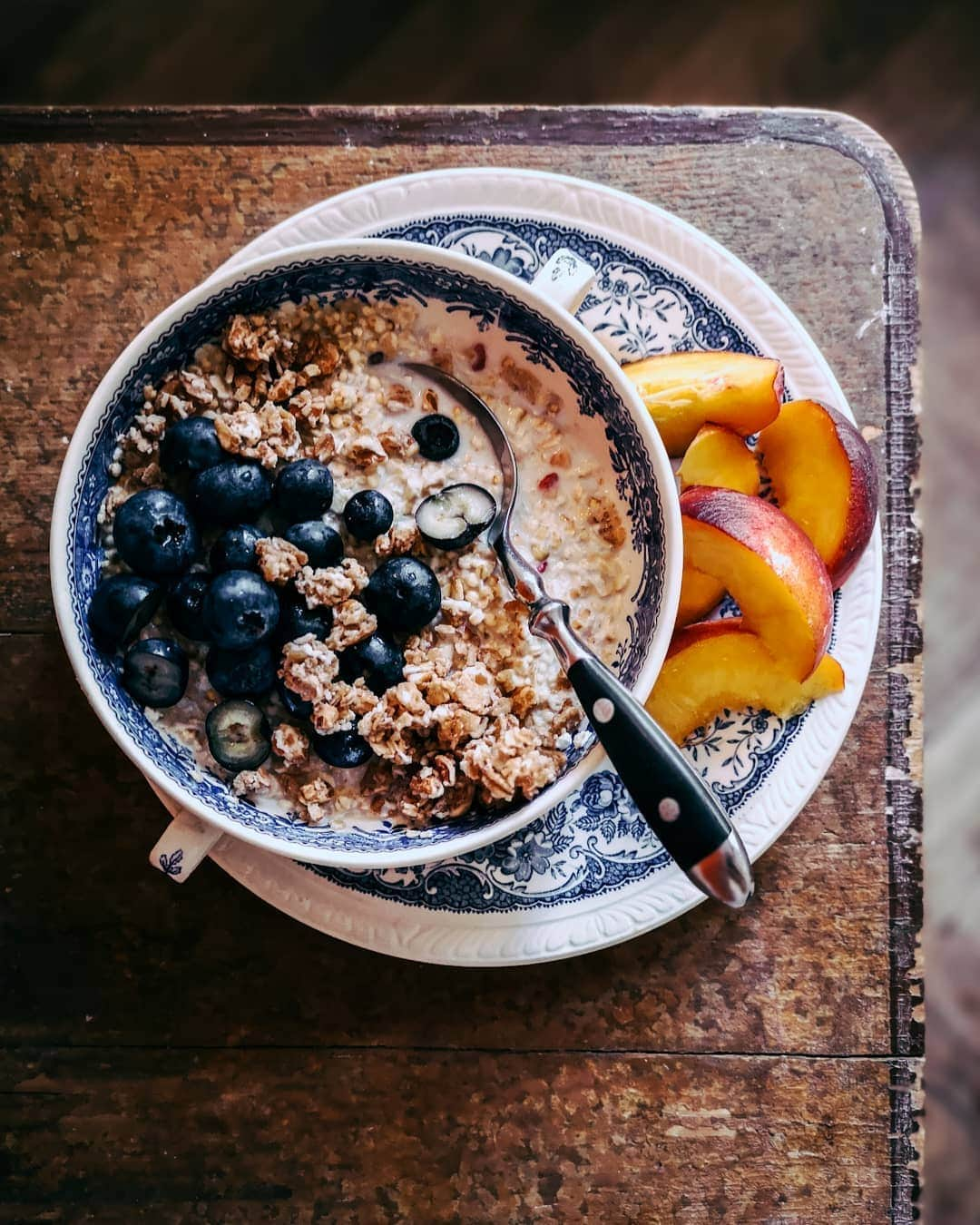 pinimariniさんのインスタグラム写真 - (pinimariniInstagram)「Sommer. . . #Frühstück #müsli #porridge #Beerenliebe #glücksmomente #breakfastrecipes #breakfast #morningslikethese #eatprettythings」6月24日 14時46分 - _marinajerkovic_