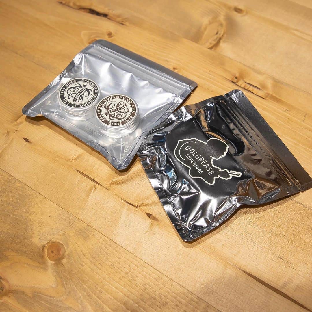 のインスタグラム：「FREEMANSSPORTINGCLUB ‐ NEWoMan YOKOHAMA オープン記念 として￥3,000（税抜き）以上ご利用のお客様にスペシャルノベルティをプレゼント。 COOLGREASE SUPERIORE お試しキットとFSCオリジナル手ぬぐいをご用意させていただきます。 ＊数量限定となりますので、なくなり次第終了とさせていただきます。  #newomanyokohama  #fscyokohama #barber  #barbershop  #yokohama」