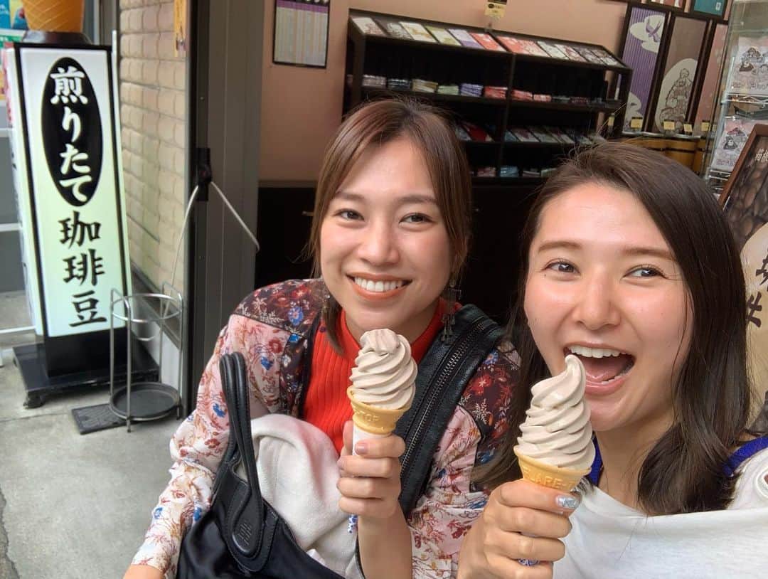 美優さんのインスタグラム写真 - (美優Instagram)「@yuri_konno_official と箱根小旅行☺️﻿ ﻿ 箱根までの道のりも、﻿ 自粛で会えなかった分のガールズトークが　﻿ ノンストップだった為、あーっという間🤣﻿ ﻿ 到着してからコーヒー牛乳ソフトをペロリ😋﻿ ﻿ 平日だったせいもあると思うけど…﻿ 人が全然いなかったなぁ〜。﻿ 夏休み前だとこんな感じなのかな？🤔﻿ 子供の頃に毎年箱根に行っていたので、﻿ その頃との違いにちょっとびっくり😳﻿ ﻿ #箱根　#箱根湯本」6月24日 14時54分 - miyu11_20