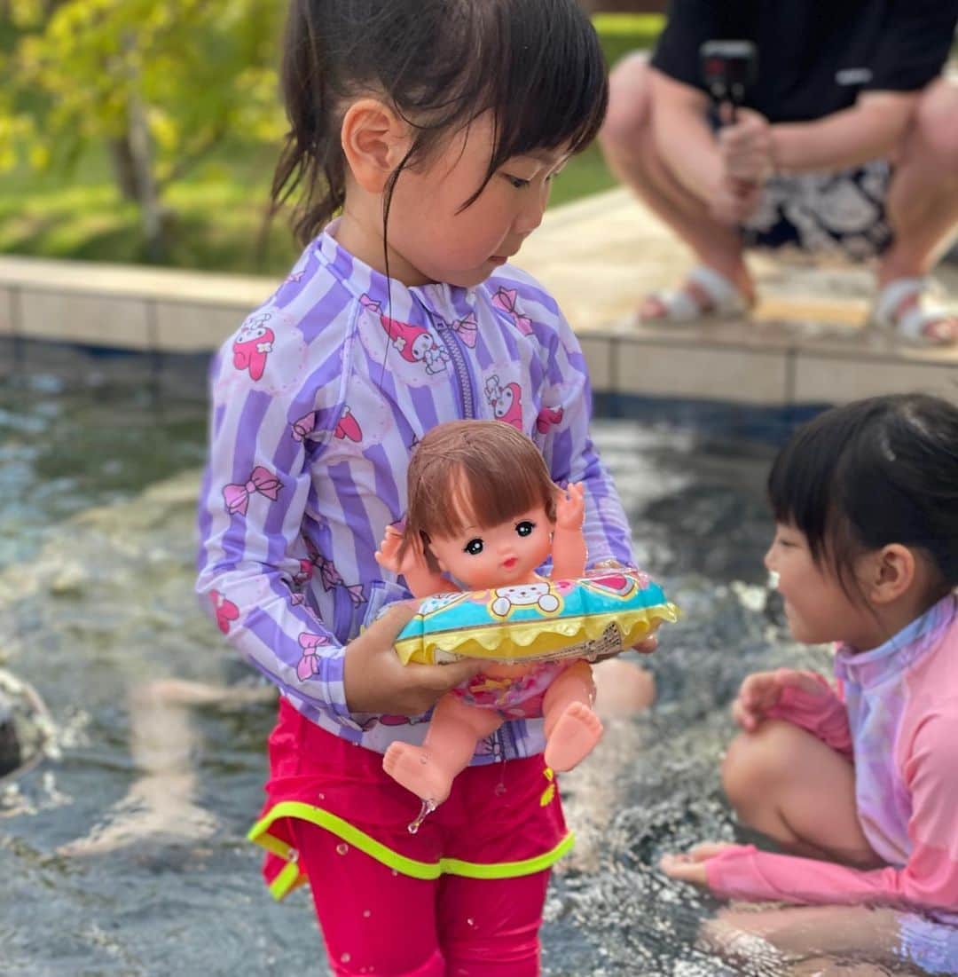 太陽チャンネルのインスタグラム：「ぷーる開き♡♡♡ あたたかくて良かったね♡ ひょっこり訪問者さん🐸💕 天橋立のリゾート大好き😆✨ 急なお誘いにも関わらずぶーん🚗³₃と 来てくれたファースト家に感謝感謝～✨♡ また遊ぼうね♡♡♡ . . #プール  #マリントピアリゾート  #プール開き」