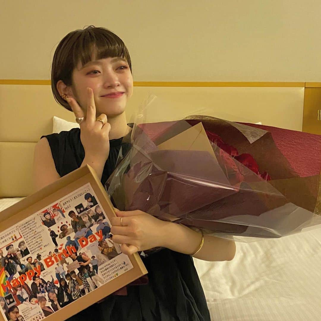 太田りこさんのインスタグラム写真 - (太田りこInstagram)「6.17🎂  24歳になりました🐶24年の中で素敵な出会い、悲しい別れがたくさんありました。生きているということに感謝することが増えました。毎日笑える環境にいるということもどれだけ幸せなことか… 周りの人にたくさん支えられているなぁと最近強く思います…  この世に生まれて、ときめく物や景色、美味しいご飯、支えてくれる友達、自分と同じくらい大切な彼氏、素敵な職場の先輩方…ほかにもたくさんあるけど　毎日充実した日々を送れていることに感謝です🌼✨ これからの自分の生き方にもっと夢を膨らませて楽しい人生にしていきたいな☺️ 笑顔を絶やさず、周りの人を幸せにできる女性になれるようにこれからも成長し続けます☺️🐶 しょーき素敵な1日にしてくれてありがとう♡ ママ産んでくれてありがとう♡ —— #birthday #birthdaypresent #1996 #2020 #0617 #생일 #birthdaysurprise#pointofview」6月24日 15時12分 - porico0617