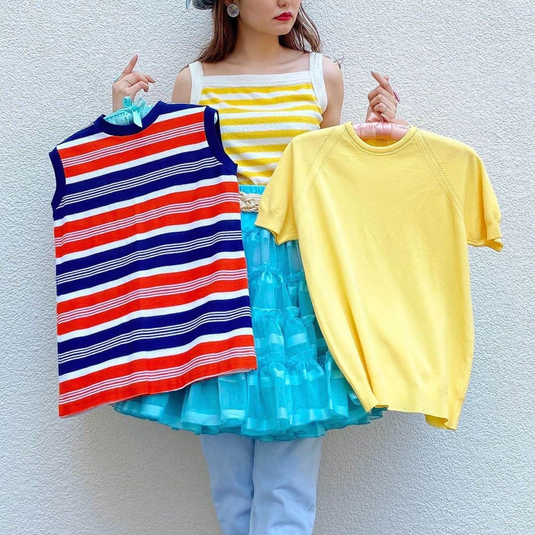 NUTTY Vintage&Collectibleのインスタグラム：「🍋NEW ARRIVAL🍋 ㅤㅤㅤㅤㅤㅤㅤㅤㅤㅤㅤㅤㅤ ☑︎ vintage marine colour summer Knit ☑︎ vintage yellow boarder beach summer Knit ☑︎ vintage  Lemon yellow summer Knit ㅤㅤㅤㅤㅤㅤㅤㅤㅤㅤㅤㅤㅤ 海が似合いそうな、夏らしいパキッとしたカラーリングのサマーニットが入荷しました🌿 ㅤㅤㅤㅤㅤㅤㅤㅤㅤㅤㅤㅤㅤ 暑い、熱い季節のお供に さらっとデニムと合わせて シンプルだけど、個性的で粋なスタイルに🌟 ㅤㅤㅤㅤㅤㅤㅤㅤㅤㅤㅤㅤㅤ ＊このあと、ONLINE  STOREにてお買い求めいただけます＊ ㅤㅤㅤㅤㅤㅤㅤㅤㅤㅤㅤㅤㅤ ------------------------------------- 🛍NUTTY通販について🛍 ------------------------------------- ◎掲載商品は全て通販可能となっておりますので、詳細はDMにてお気軽にお問い合わせくださいませ。また、ONLINE STOREに随時商品を掲載しております。商品詳細も記載しておりますので、是非ご利用くださいませ。 🔎 http://nutty.theshop.jp/ （ プロフィールページURLよりjump🕊） ㅤㅤㅤㅤㅤㅤㅤㅤㅤㅤㅤㅤㅤ ◎ご自宅でもお買い物をお楽しみいただけるVIDEO CHAT SHOPPING📺テレビ電話をお繋ぎして、リアルタイムでご案内いたします。詳細は過去の投稿をご覧ください。」