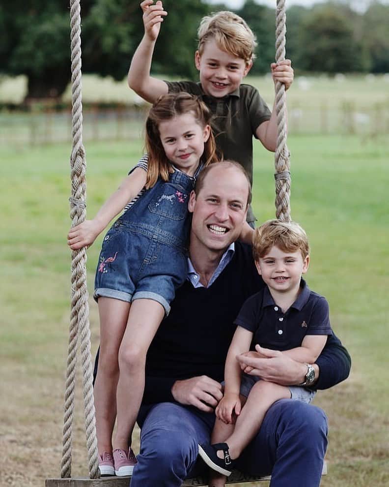 キャサリン（ケンブリッジ公爵夫人）のインスタグラム：「Prince William pictured with his children in a sweet photograph taken by wife Duchess Kate and shared to mark his 38th birthday last weekend」