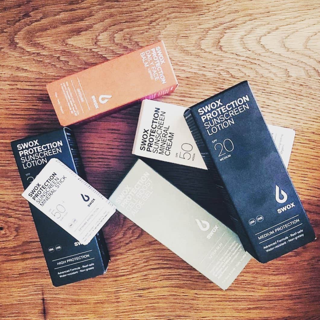 のインスタグラム：「I’m pumped on the newest editions to the @swox_com lineup  This long-lasting, gentle formula is enriched with organic plant-based ingredients that provide additional protection from sun-induced skin damage. The combination of antioxidant-rich natural oils like argan and soybean oil and vitamin E nourishes the skin. Shea butter and aloe vera leave the skin deeply moisturized and balanced.  NO Microplastics • Nanoparticles • Fragrance • Harmful filters • Greasy residue YES 100% natural active ingredients • Reef-safe • Hypoallergenic • Organic.」