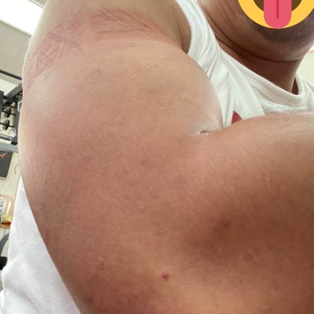 GOSAMARUのインスタグラム：「ぽっかぽかと鎌倉ものがたりが好き！ どうもGOSAMARUです。  今日は加圧トレーニングでした。 パンパン😉さいこー！！ 5日のタイトルマッチに向けて仕上げてます。 ソーキの言う沖縄プロレスメンバーを1人ずつ倒していくと言うならお望み通り倒してみろと！ あの時代を過したメンバーやべぇぞと！ #加圧トレーニング #筋トレ #rd_pw #琉ドラ #GOSAMARU #沖縄 #筋肉」
