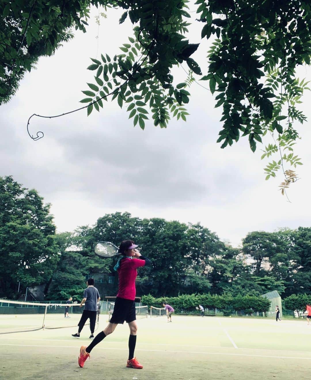 野本かりあのインスタグラム：「3ヶ月位ぶりのテニス🎾 待ちに待ってたよー😭 今日は短パンです❣️ #tennis」