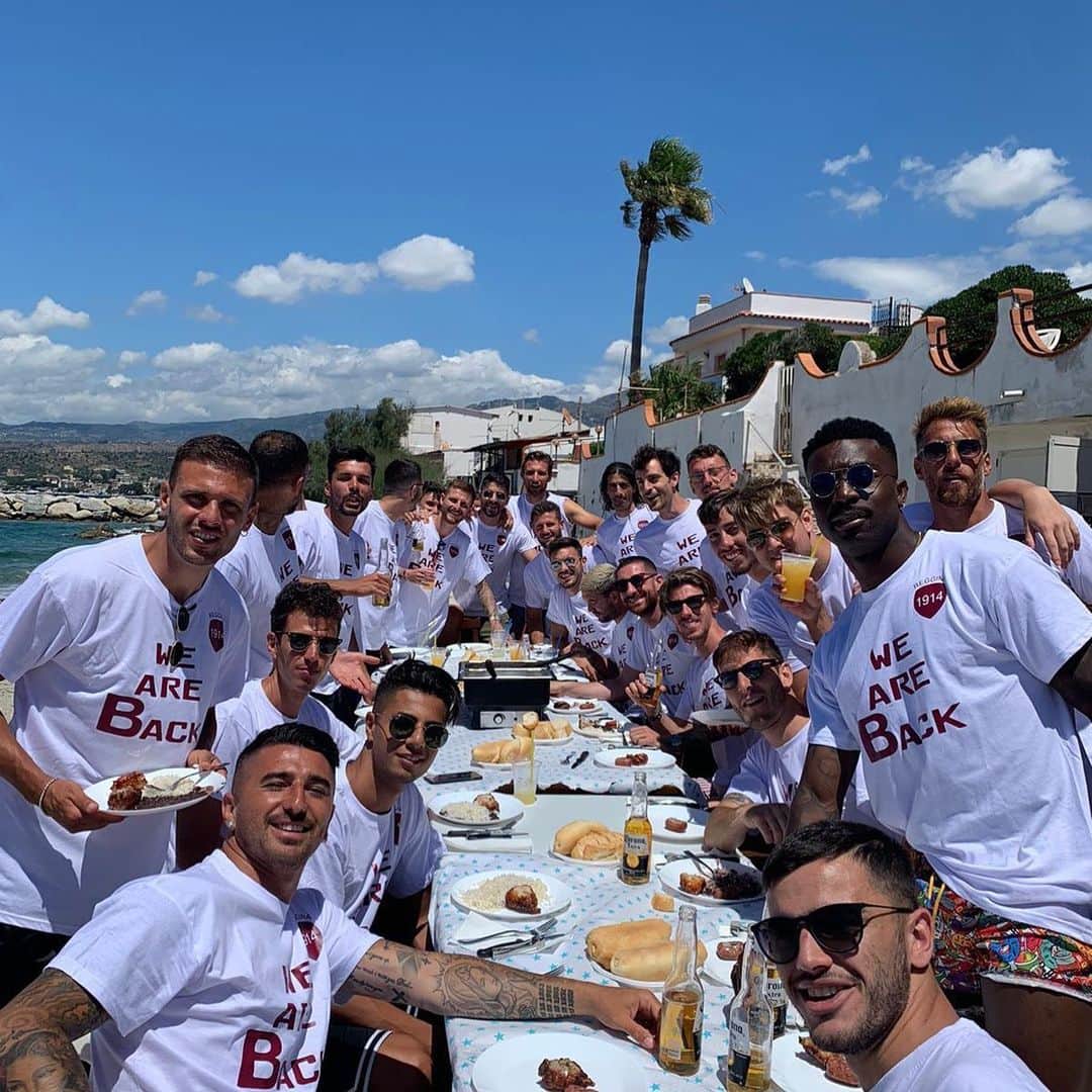 のインスタグラム：「Andrà tutto BBBBBBene.... We are Back」