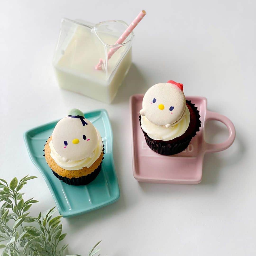 Little Miss Bento・Shirley シャリーさんのインスタグラム写真 - (Little Miss Bento・Shirley シャリーInstagram)「Decorated some cupcakes that my friend brought over with homemade macarons!  Afternoon Tea time for today」6月24日 16時14分 - littlemissbento