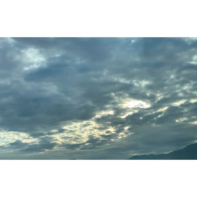 上野愛奈さんのインスタグラム写真 - (上野愛奈Instagram)「梅雨の湿気で前髪がまとまらず、昨日はおデコ出しスタイルとなりました。 梅雨明けはいつかな〜☀️ 明日ははやドキです😊」6月24日 16時12分 - ueno_aina_816