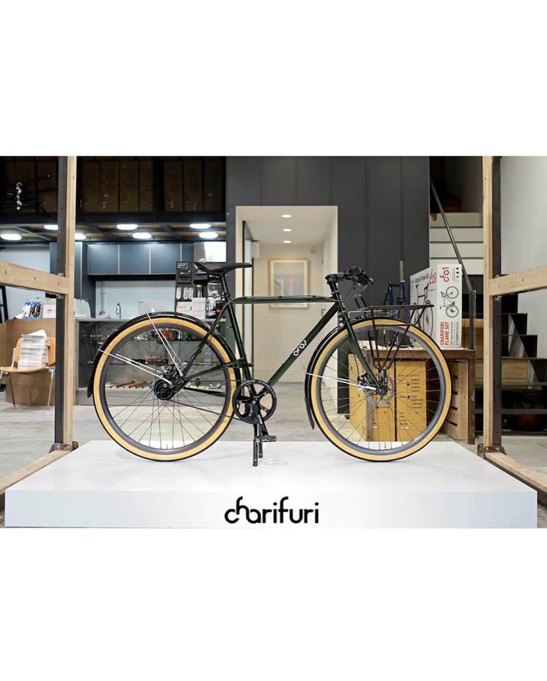 narifuri_japanさんのインスタグラム写真 - (narifuri_japanInstagram)「narifuriの自転車部門charifuriのオリジナルフレームCF01は自転車通勤用に組むにはうってつけです。﻿ ﻿ 一人一人に合った幅広いカスタムが自在にできて自転車通勤の痒いところに手が届くので、愛車を組むならまずはcharifuriの戸を叩いてみてくださいね。﻿ ﻿ #ツーキンツール﻿ #narifuri﻿ #charifuri﻿ #チャリフリ」6月24日 16時17分 - narifuri_japan