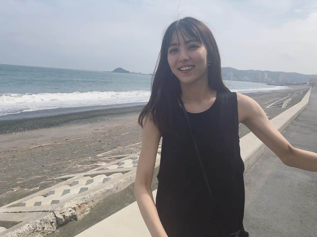 石川恋さんのインスタグラム写真 - (石川恋Instagram)「27歳ということで、27🐠笑 数日前から新しい作品に入りました！ とても素敵な題材なので、ぜひ楽しみにしていてくださると嬉しいです☺️🌈 安全に留意しながら撮影頑張ります！ #海の日 #ということで #海」7月23日 21時10分 - ren_ishikawa