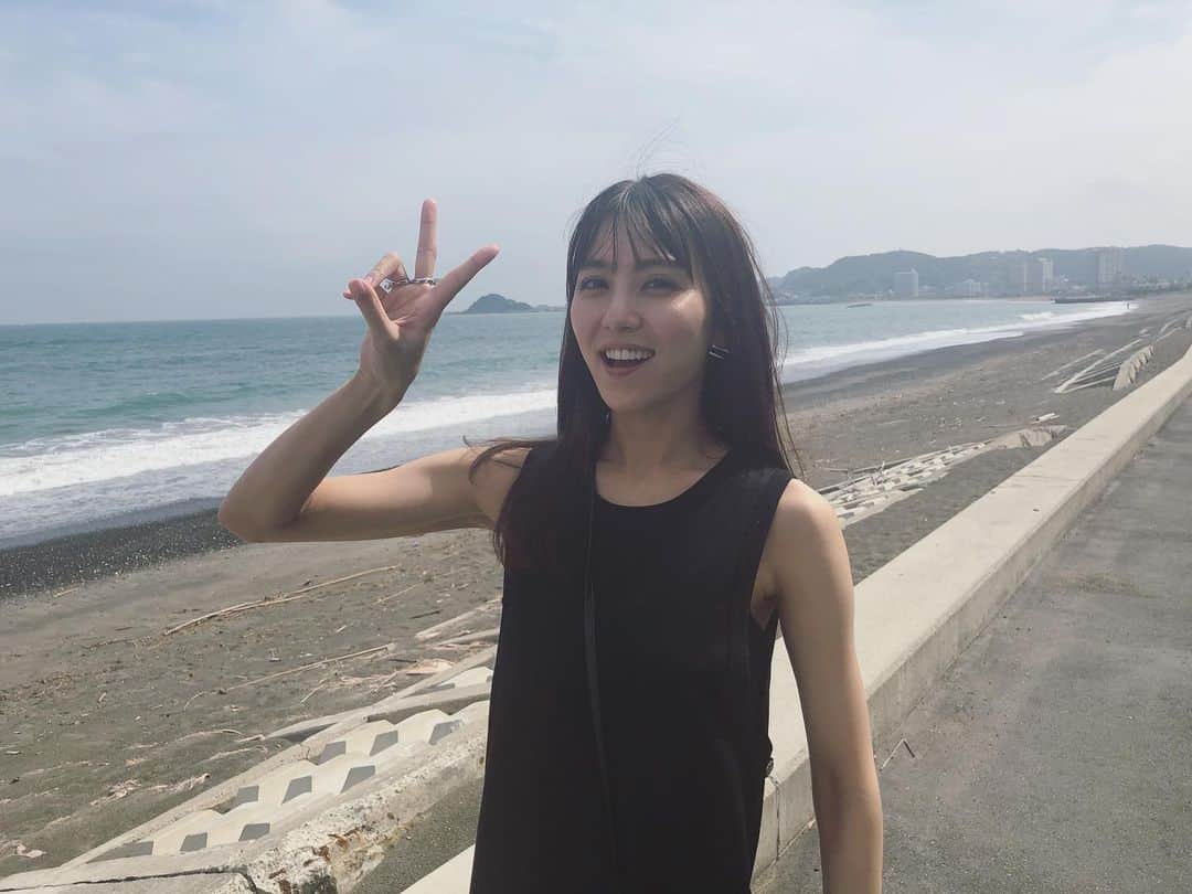 石川恋さんのインスタグラム写真 - (石川恋Instagram)「27歳ということで、27🐠笑 数日前から新しい作品に入りました！ とても素敵な題材なので、ぜひ楽しみにしていてくださると嬉しいです☺️🌈 安全に留意しながら撮影頑張ります！ #海の日 #ということで #海」7月23日 21時10分 - ren_ishikawa