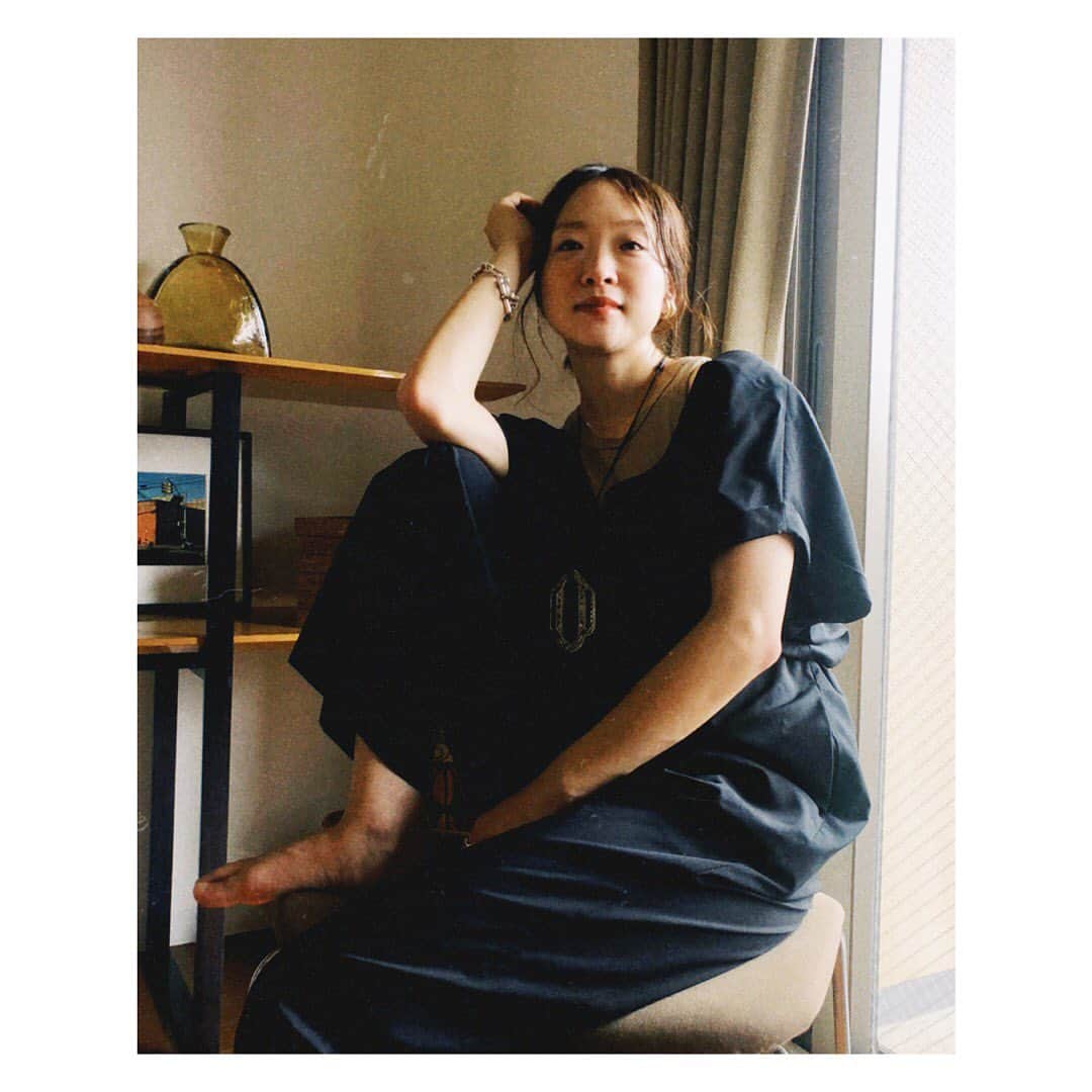 野尻美穂のインスタグラム：「waiが店頭発売スタートしたよ😙 そして私も早速🧚‍♀️ このオールインワンとっても着やすい💫 これ、水着の上から着れるのはもちろん、形も綺麗だからちょっとしたオケージョンにも使えるよ！（なんなら授乳にも最適！） 背中の開き具合も良い感じにできました🙆‍♀️ ベージュもあるよ😌 #wai_ships #1枚目の加工が濃いな🙃 #swimwearph」