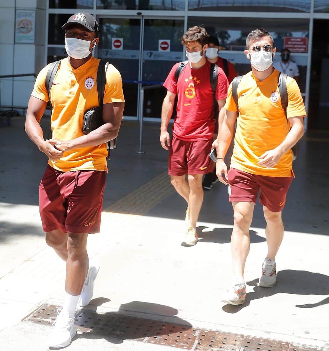 ガラタサライSKさんのインスタグラム写真 - (ガラタサライSKInstagram)「📸 Futbol Takımımız, sponsorumuz @turkishairlines'ın özel uçuşuyla Antalya'ya ulaştı.」7月23日 19時36分 - galatasaray