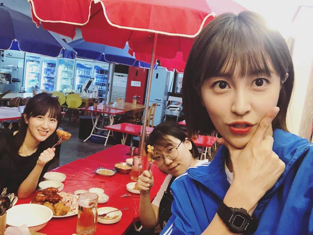 パク・ミンジのインスタグラム：「0722 birthday 🎂  낮엔 촬영 하고 밤엔 재미나게 마시는, 알찬 생일이었다 😙🍺  친구들아 고마워, 축하해주신 분들 모두 고맙습니당!   (+ 레드우즈 엔터테인먼트 고마워요🥰)」