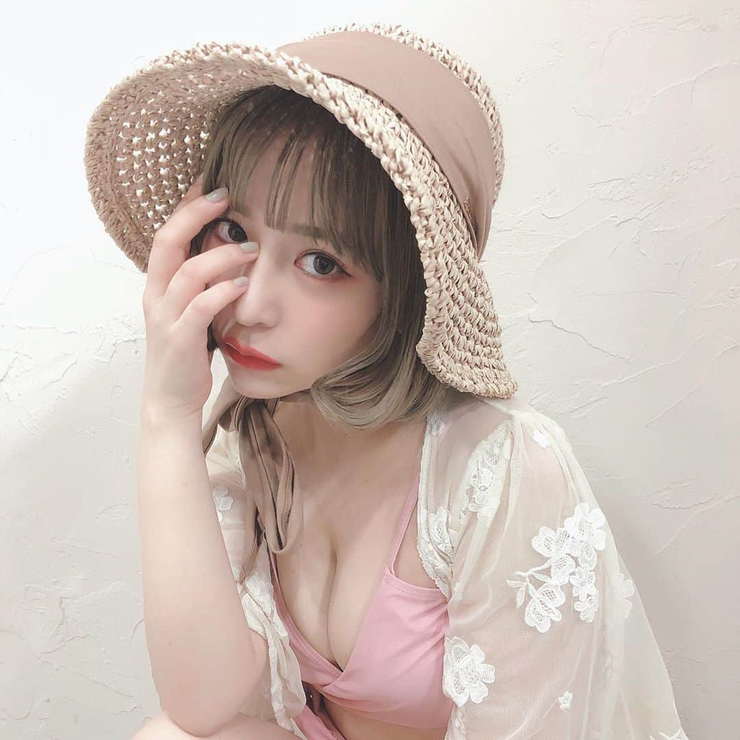 平松可奈子さんのインスタグラム写真 - (平松可奈子Instagram)「👀🍑 YouTubeに私のブランド @chouette_latte  の お洋服が出来上がる裏側密着を 公開しました！！ こうやって作ってるんだなあ…って観て欲しいし 新作も登場してるので👀💞 情熱が伝わりますように。 コメントしてくれたら 返事しにいくね♡ .  #swimwear #pink #summer #girl #sexy #インスタグラビア #シュエラテ　#chouettelatte #かなかなvlog」7月23日 19時50分 - 11kanaco14