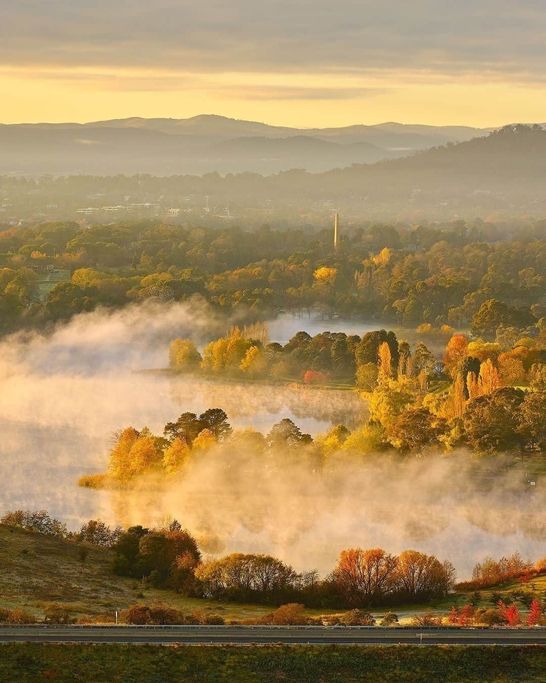 Australiaさんのインスタグラム写真 - (AustraliaInstagram)「There’s something magical about a foggy morning in @visitcanberra 🌁 @_michaelolive_ was up early to capture this dawn display over #LakeBurleyGriffin last month. #Canberra’s known as ‘the bush capital’ due to the close proximity of bush and parklands to the city, which means you won’t have to drive far from the CBD to find an Instagrammable angle. Tap the save tab to add Canberra to your travel photography wishlist! #seeaustralia #visitcanberra」7月23日 20時00分 - australia