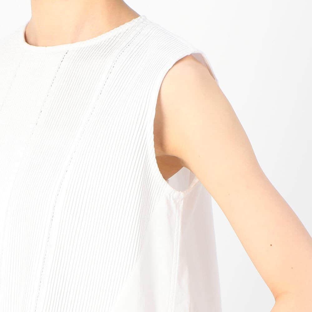 Bshop officialさんのインスタグラム写真 - (Bshop officialInstagram)「#Pheeta Lace  Maxi  Dress Trinity ・ メンズのドレスシャツの一種である「ブザムシャツ」のデザインを取り入れたスリーブレスドレス。特徴的な胸周りのディテールは、本来のブザムシャツに忠実に、手仕事のピンタックで表現しています。生地には太番手の綿糸を平織りしたインド製のポプリン素材を使用。柔らかい膨らみがあり、動きやすく風が通るような余裕のあるシルエット。伝統的な特徴は守りながらも、フォーマルすぎないナチュラルな雰囲気が魅力です。 ・ #20ss #bshop #bshop_official」7月23日 20時09分 - bshop_official