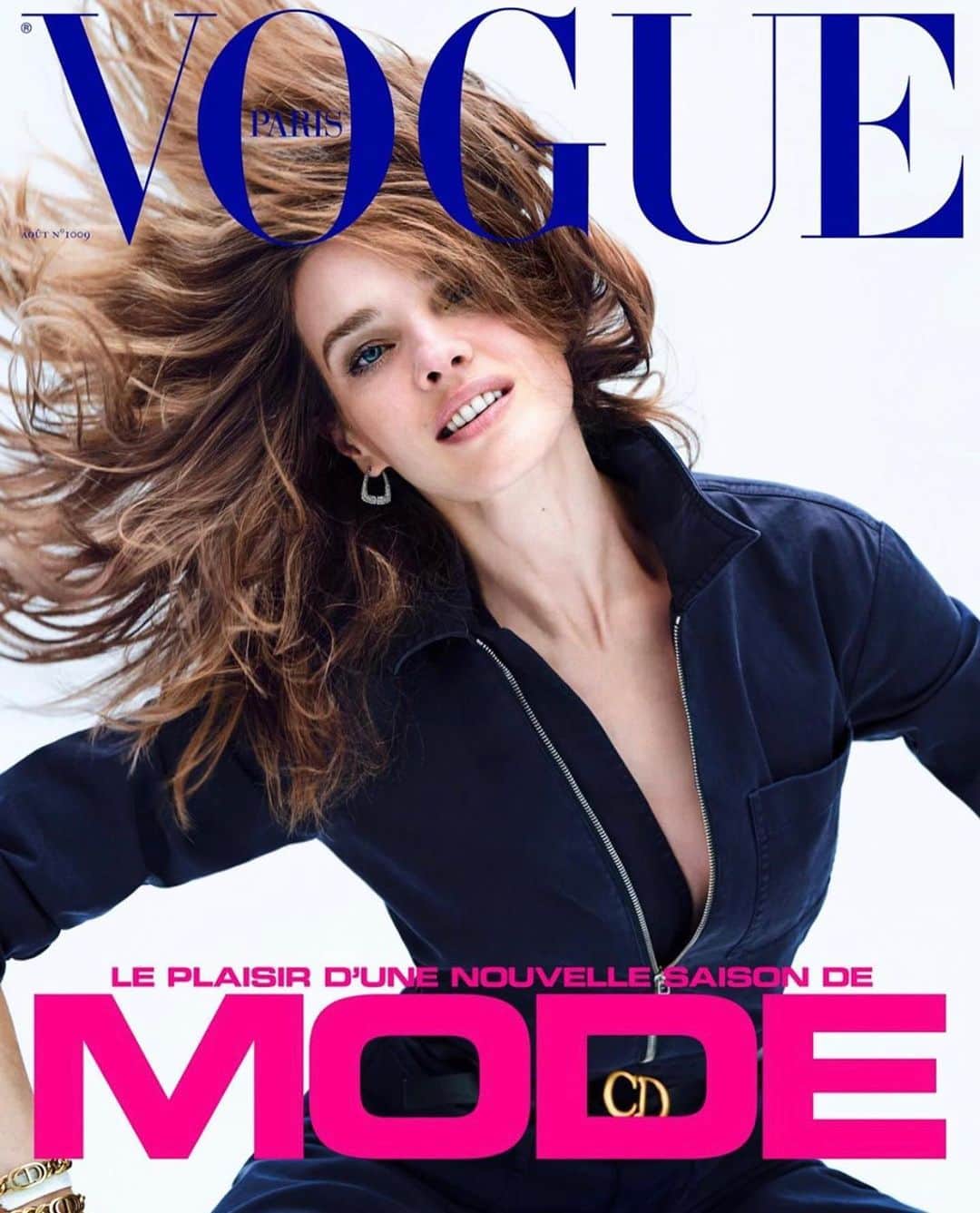 ナタリア・ヴォディアノヴァさんのインスタグラム写真 - (ナタリア・ヴォディアノヴァInstagram)「Don’t judge a book by its cover unless it’s Vogue 🤪🤩🏖⛵️ thank you @vogueparis @EmmanuelleAlt  @NathanielGoldberg and glam team @stephane_marais_officiali @damienboissinothair @forget.laura 👄💅🏻💇🏼‍♀️⭐️ Ветер перемен - французский Vogue. 🌬」7月23日 20時03分 - natasupernova