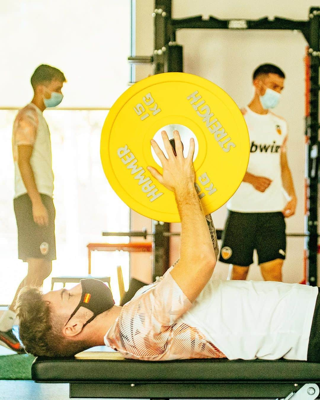 バレンシアCFさんのインスタグラム写真 - (バレンシアCFInstagram)「💪🏼 Working hard 💪🏼 Come 🔛!‬  ‪🦇 Nuestra #VCFAcademy sigue preparándose y trabajando en la Ciudad Deportiva de Paterna ⚽️‬  ‪¡Vamos chicos! ✅✅✅‬  ‪#AMUNTWorld 🌍  #AmuntValencia」7月23日 20時06分 - valenciacf