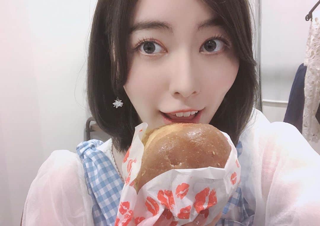 のインスタグラム：「黒髪だよん😍😍😍  #new  #黒髪 #photooftheday  #love #color #ヘアカラー #haircolor #haircolorchange #change #summer #夏 #ハンバーガー #hamburger #hawaii  #black #hairstyle」