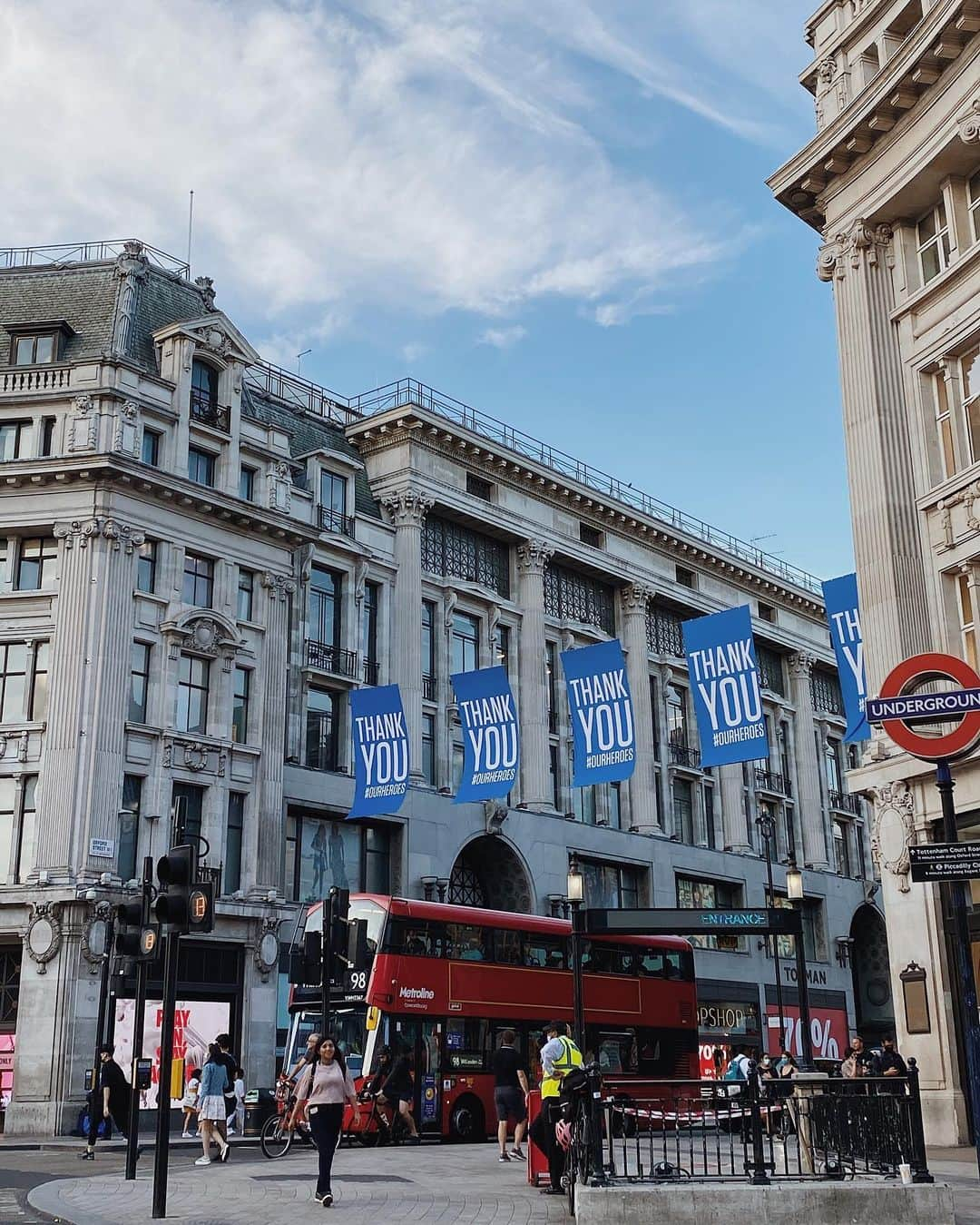 @LONDON | TAG #THISISLONDONさんのインスタグラム写真 - (@LONDON | TAG #THISISLONDONInstagram)「#OxfordCircus yesterday! 🇬🇧❤️🇬🇧 // 📸 @mrlondon  __________________________________________  #thisislondon #lovelondon #london #londra #londonlife #londres #uk #visitlondon #british #🇬🇧 #oxfordstreet #regentstreet #ourheroes」7月23日 20時17分 - london