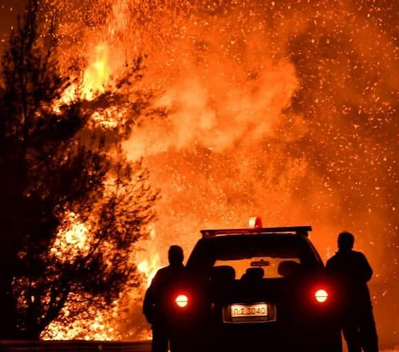 AFP通信さんのインスタグラム写真 - (AFP通信Instagram)「AFP Photo 📷 Valerie Gache - Firefighters stand near a pine forest wildfire fanned by strong winds near the village of Athikia, in Peloponnese area near Corinth late on July 22, 2020. Greek authorities evacuated five settlements as a precaution. Summer fires are frequent in Greece, with temperatures regularly over 30 degrees Celsius (86 degrees Fahrenheit). In July 2018 a fire left 102 people dead in the worst such tragedy in modern Greek history, in Mati, a coastal resort northeast of Athens. #wildfire #wildfires #fire #firefighter #greece」7月23日 20時25分 - afpphoto