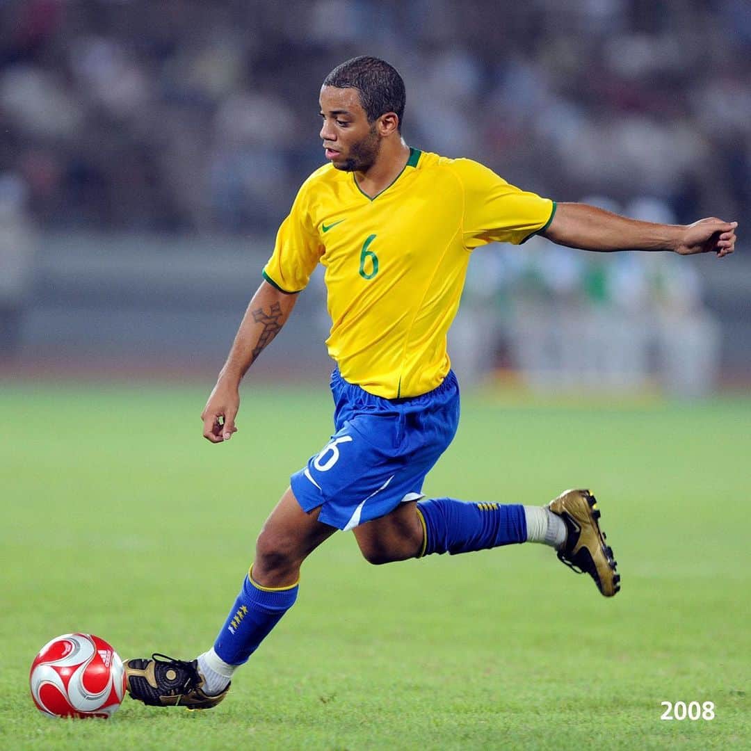 FIFAワールドカップさんのインスタグラム写真 - (FIFAワールドカップInstagram)「2008 #ThenAndNow 2018⁣ ⁣ 🇧🇷 @marcelotwelve⁣ ⁣ 😍 A left-back with the soul of a striker⁣ ⁣ #WorldCup #Brazil #Seleção」7月23日 20時28分 - fifaworldcup