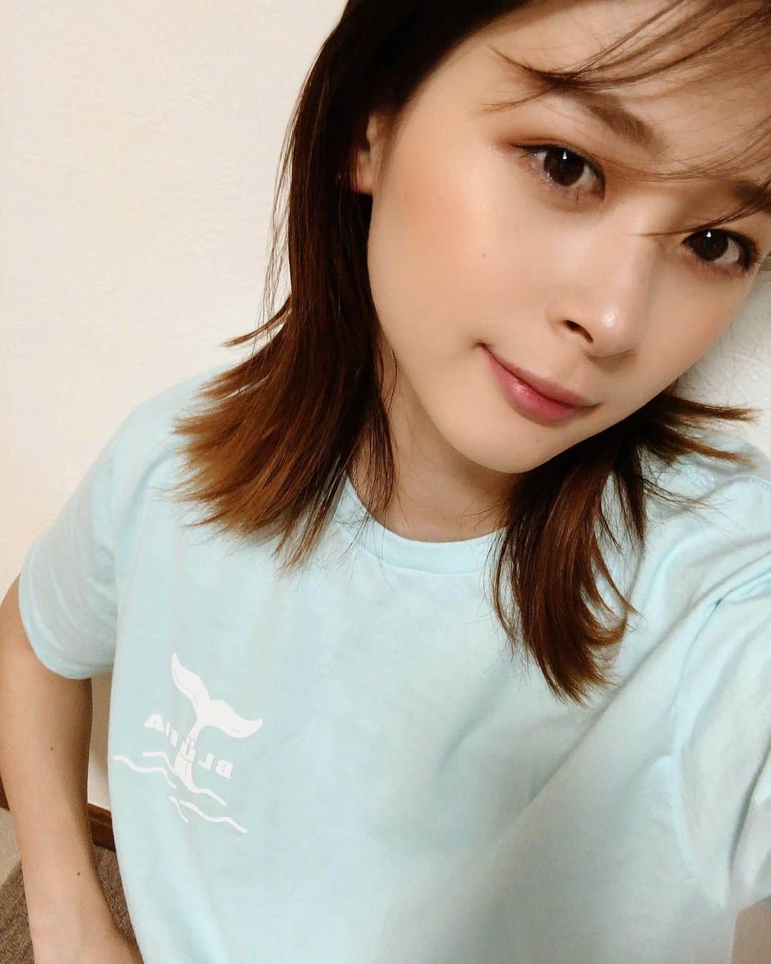 のインスタグラム：「新作のlight blue teeのLサイズ！！ カラーが爽やかで可愛い🐬✨  #blueia #BLUEIA #surfstyle #surffashion #unisex #ブルーイア #サーフ系ファッション #サーフコーデ」