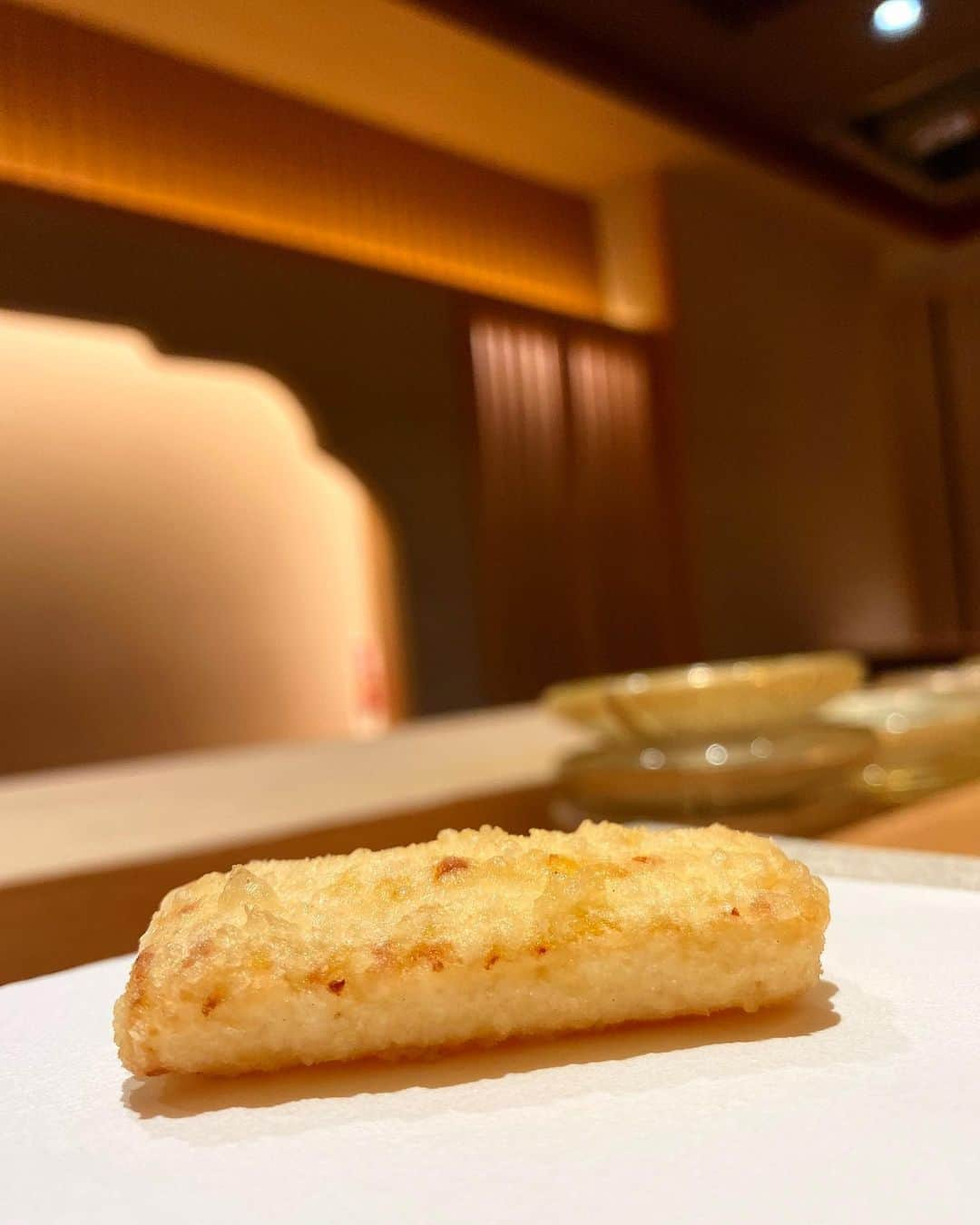 濱野りれさんのインスタグラム写真 - (濱野りれInstagram)「#Tempura #Takiya 🍤💛 “TAKIYA" always gives me fun of four seasons. I expected corn of summer fun today💕 Can you see which photo is🌽?? Next time I'm looking forward to the crab of autumn fun❤️ . . 季節毎の楽しみ"たきや" 💛 春夏秋冬の楽しみをくれる一番すきな天ぷら屋さん✨ 夏の楽しみはとうもろこし🌽 何枚目かわかるかな？😎 海老で始まって海老で終わる"たきや"さん、 最後のえびはお出汁にダイブ🦞❣️ 蟹の季節も楽しみにしてます💕💕 . . #rirelog#takiya#tempura#tenpura#azabujubantakiya#Azabujuban#tokyofoodie#tokyofoodies#tokyoeats#tokyogourmet  #japanesefoods#japanesefoodlover#tokyojapan#eatlover#tabelog #美食#日本#天ぷら#日本食#麻布十番グルメ#麻布十番たきや#予約困難店#たきや#食べログ高評価#グルメ女子#食べるの大好き#夏を楽しむ」7月23日 20時45分 - riregram