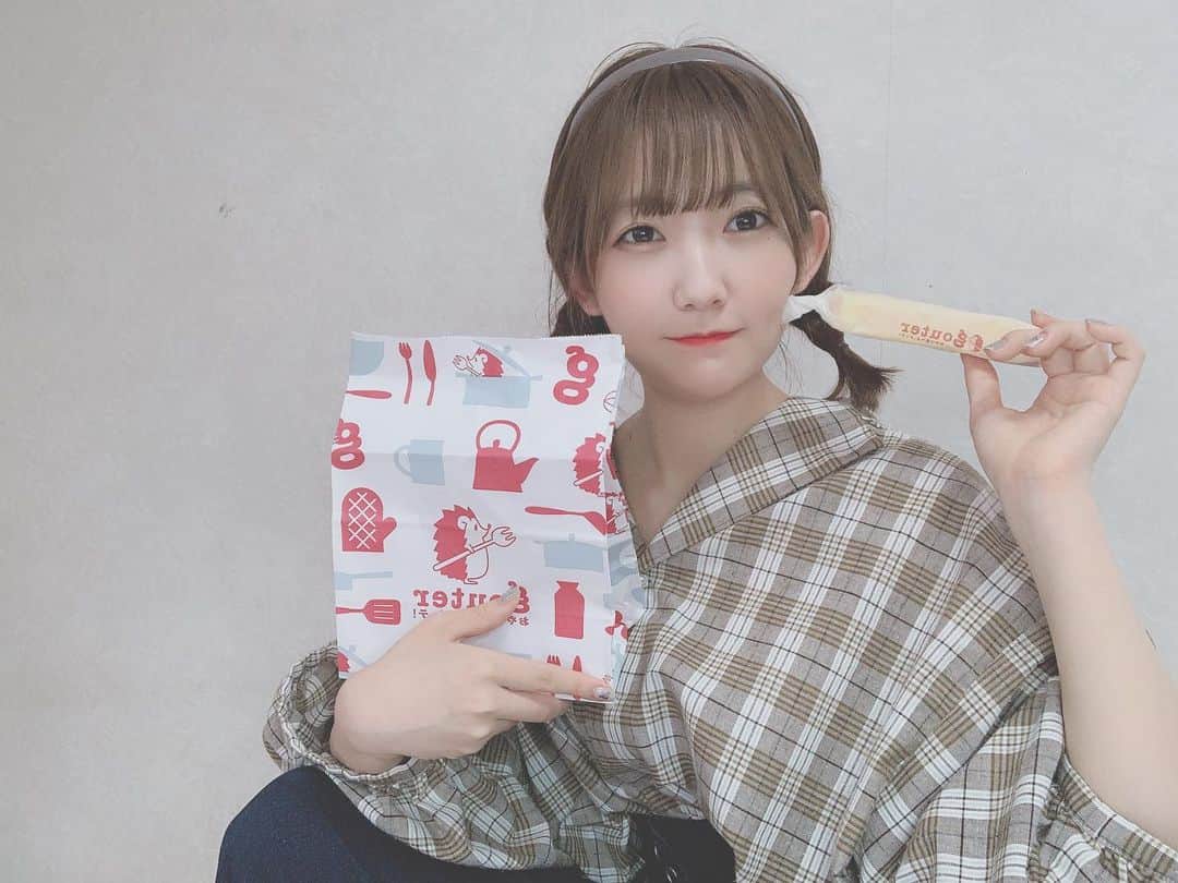 夏川愛実のインスタグラム：「﻿ ﻿ 姉がくれたチーズケーキ☺️💓﻿ ﻿ #グッテ#チーズケーキ﻿ ﻿#ボブヘア#三つ編み#玉ねぎヘアー  ﻿」