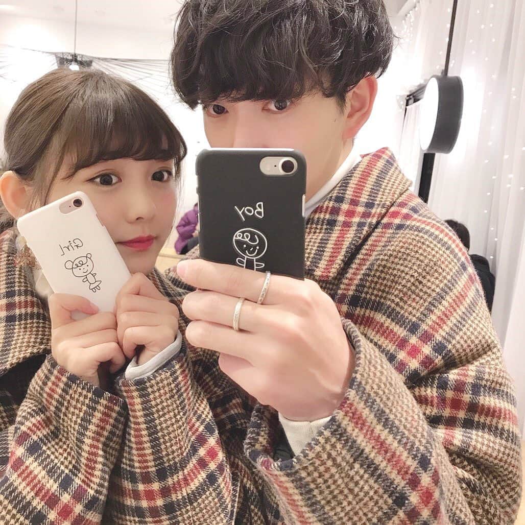 みさねのインスタグラム：「懐かしい写真たちを...❤️ ㅤ Twitterには書いたんですが実は昨日会社を設立したんです〜🎉 ㅤ 二人三脚で頑張ってきたお仕事なので2人が初めて出会った7/22を設立日にしました🥺❤️ ㅤ 相変わらず毎日喧嘩もせず仲良く四六時中一緒にいます✌🏻 ㅤ #カップル #カップルフォト #カップルコーデ #ペアルック #シミラールック #おそろコーデ #ディズニーコーデ #同棲カップル #記念日 #デートコーデ #デート」