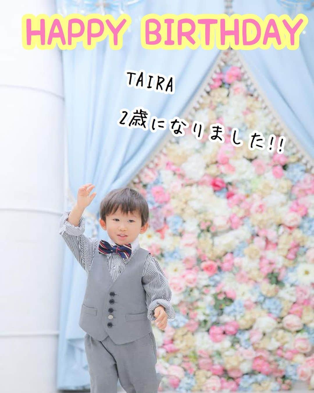 池田夢見さんのインスタグラム写真 - (池田夢見Instagram)「TAIRA HAPPY BIRTHDAY 🥳 ﻿  昨日ですが7.22にめでたく﻿ 2歳のお誕生日を迎えました🎂﻿ ﻿ ということは母になって丸2年。﻿ ﻿ 長かったようで振り返ると早い！？﻿ ﻿ 毎日が新しい発見と﻿ また新しい課題の連続。﻿ ﻿ 世のお母さんはこんな 毎日を送ってたのか？！﻿ ﻿ こんな気持ちやったのか？！﻿ ﻿ とたくさんの驚きがある。  そしてまたリスペクトがまた溢れる。﻿ ﻿ 自分の親にも﻿ 今までありがとうが溢れる日。﻿ ﻿ たいら﻿ ﻿ うちへ来てくれてありがとうね。﻿ ﻿ 思い返せば、﻿ 産婦人科の検査で﻿ ﻿ 妊娠しにくい体質になってます﻿ ﻿ と言われてとても とても落ち込んだ日があった。﻿ ﻿ そっかー。女性は誰でも妊娠できるって﻿ 当たり前じゃないんやな、、と﻿ なんか現実を知った出来事だった。﻿ ﻿ 妊娠をして出産することが 考えれば考えるほど﻿ すごい奇跡の連続なんやってこと。﻿ ﻿ 改めて考えて﻿ 寝れない夜もあった。﻿ ﻿ でも﻿ そんな宣告をされてすぐに﻿ たいらがお腹に来てくれた。﻿ ﻿ 先生も奇跡だねって言ってた。﻿ ﻿ ほんまにびっくりしたけど﻿ とても嬉しくて﻿ そこからいろんな意識が変わった。﻿ ﻿ とにかく、﻿ たいらが私たちを 選んでくれたってことが﻿ ほんとに嬉しくて、﻿ ママになっていいよって﻿ 背中押してくれた気がした。  うちを選んだくらいやから ちょっと変わり者かもしれないw﻿ ﻿ こんな私だけども﻿ ママがママとしてできることを﻿ これからも精一杯 愛を持ってやっていこうと思ってる﻿ ﻿ 育児はほんまになめてはいけません（笑）﻿ ﻿ 誰かの助けを借りなきゃ﻿ やりこなせない。﻿ ﻿ だからこそ周りの家族、友人、知人に感謝して、力借りて﻿ また子育てを頑張っていきます。﻿ ﻿ 改めて！！﻿ みんないつもありがとう。﻿ ﻿ そして何より﻿ 今日も元気に笑ってくれて﻿ たいら　ありがとう😊﻿」7月23日 20時46分 - ikedayumemi