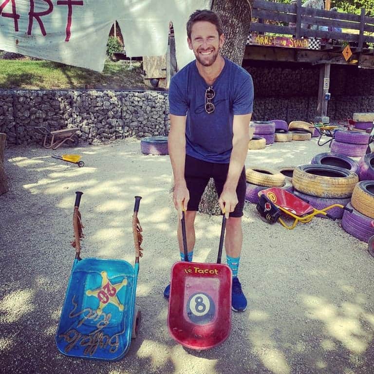 ロマン・グロージャンのインスタグラム：「🤣🤣🤣🤣🤣 Souvenir d'un après-midi au parc des épouvantails près de Genève  #8 #20」