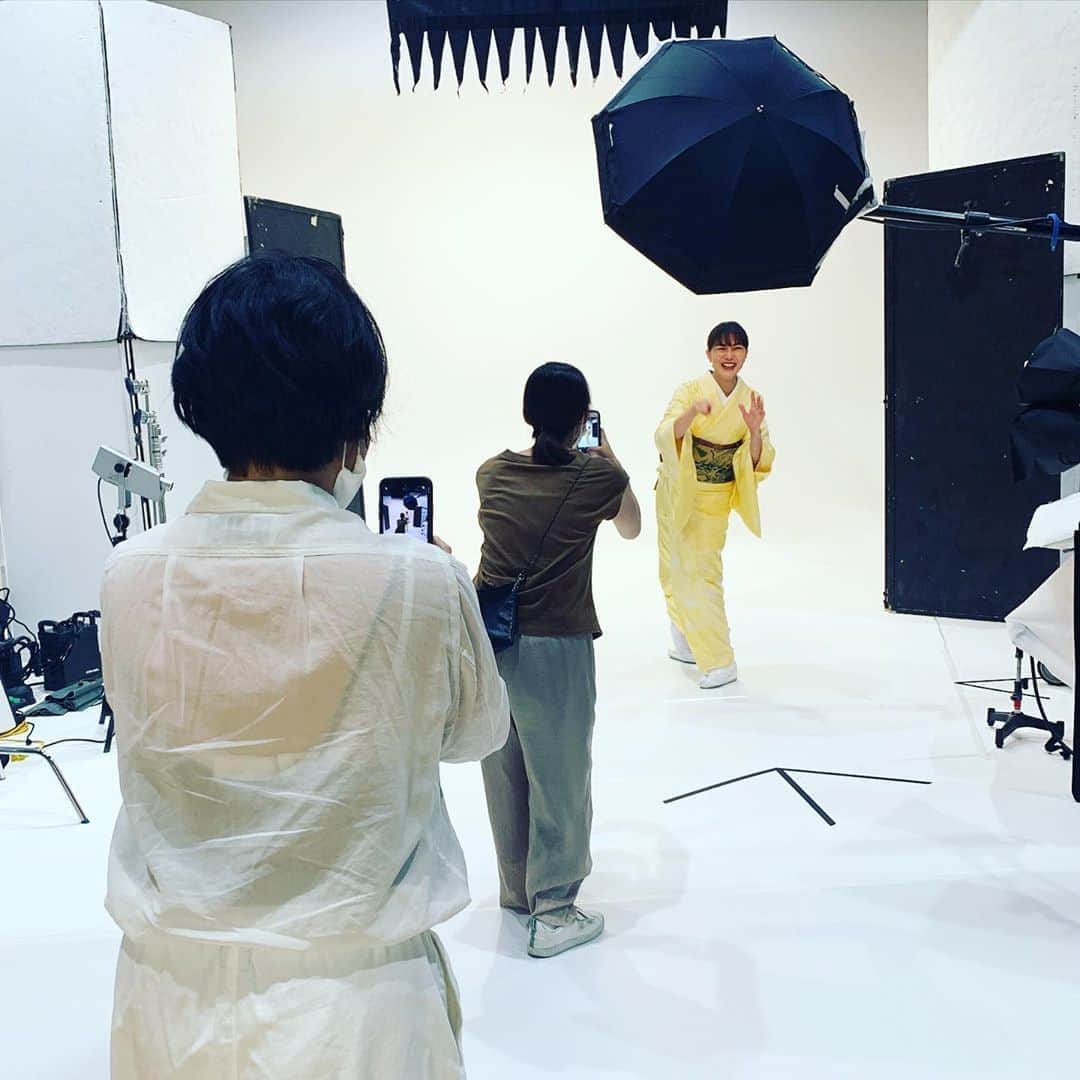 板谷由夏 さんのインスタグラム写真 - (板谷由夏 Instagram)「お久しぶりのお着物は気持ち上がります。 そして、一緒に仕事をしてくれるスタッフ陣のハッピーなこと！！ みんな大好きだ。 みんなに支えてもらってわたしがある。 ありがたいことです。」7月23日 20時51分 - yukaitaya