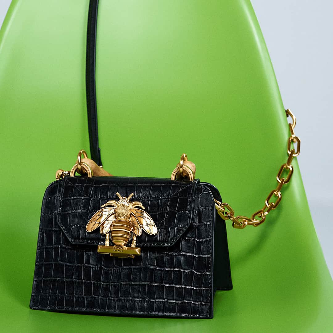 Schutzのインスタグラム：「A GOOD SURPRISE - SCHUTZ BELIEVE ❤️ #newin #schutzbelieve #schutzhandbags」