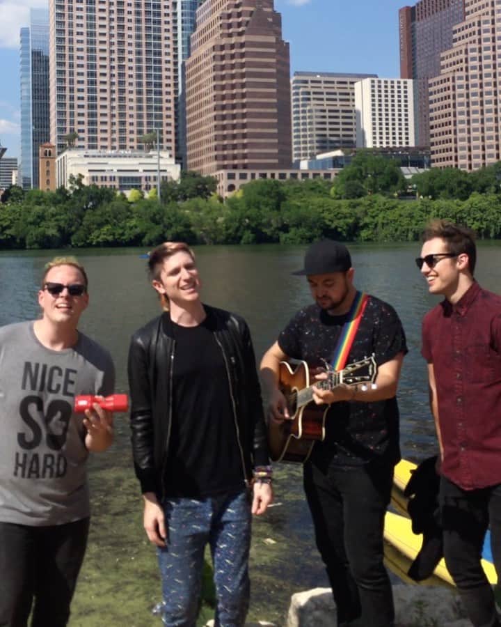 ウォーク・ザ・ムーンのインスタグラム：「@magicmanmusic where are you?  (austin 2015. remember #talkingcovers?)」
