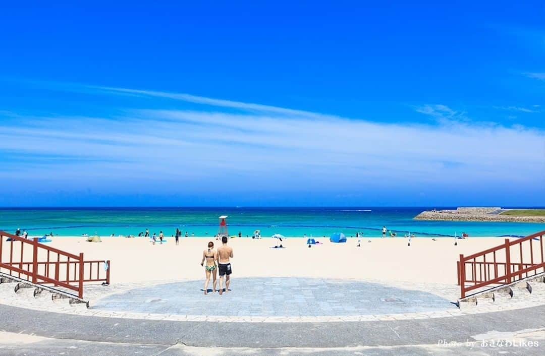 おきなわLikesさんのインスタグラム写真 - (おきなわLikesInstagram)「今日は #海の日 〜🐠🐚  沖縄には綺麗なビーチがたくさんあるけれど 大人になるとだんだん地元のビーチに 愛着がわいてくるんだよなぁ☺️  みなさんの好きな沖縄のビーチ🌺はどこですか〜🙋‍♀️？  ※写真は数年前に撮影したものです。 #沖縄 #okinwa #beach #海 #okinawabeach #okinawajapan #おきなわLikes #トロピ #トロピカルビーチ #宜野湾 #沖縄本島」7月23日 12時10分 - okinawa_likes