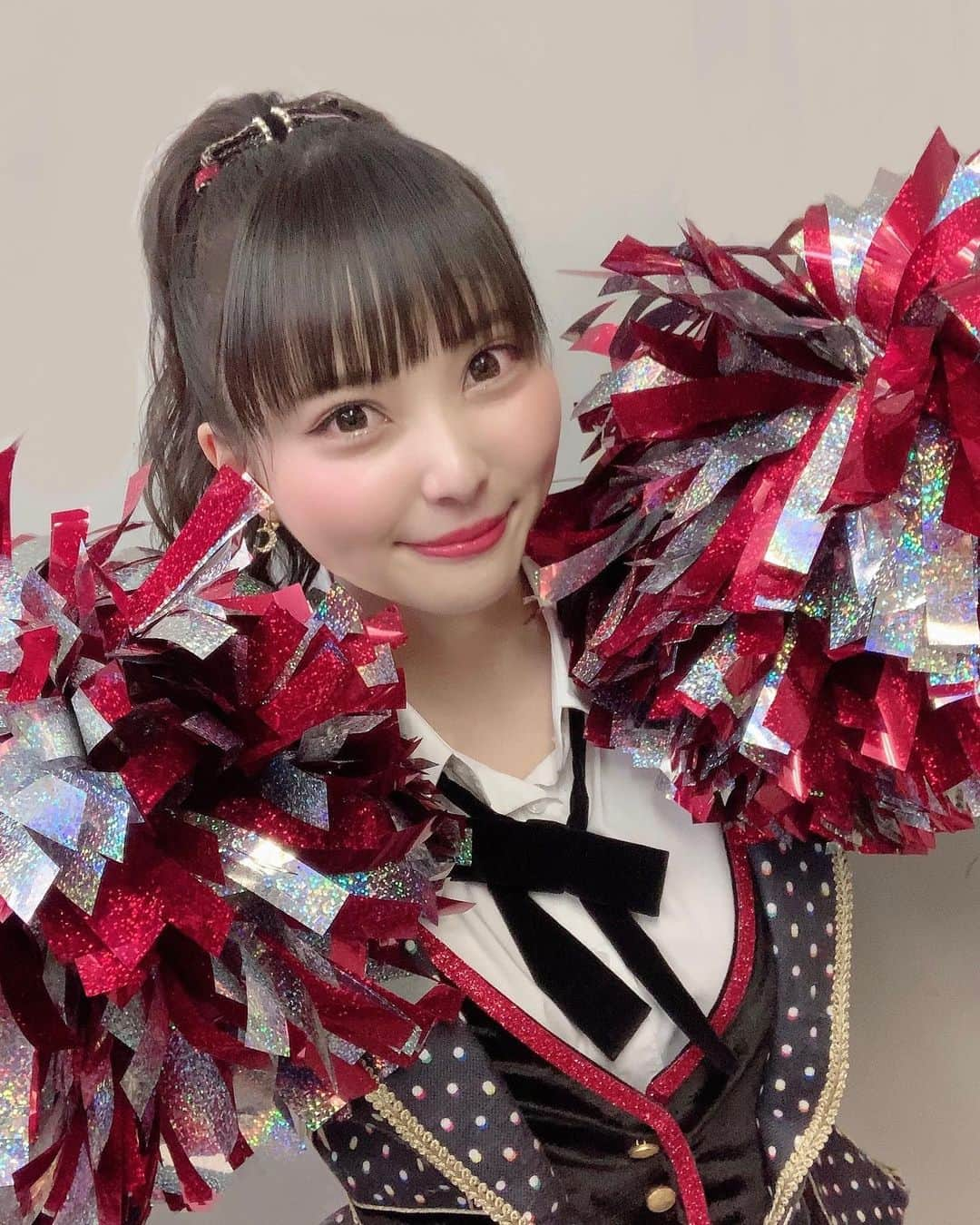 堀詩音さんのインスタグラム写真 - (堀詩音Instagram)「I am a cheerleader❤️﻿ ﻿ ﻿ 実は8年チアダンスを習ってたので﻿ #オンライン生誕祭 で﻿ NMBなってから初めて﻿ #チアダンス をしっかり披露しました☺️﻿ ﻿ ﻿ チアダンスの全国大会で﻿ 出会ったお友達が﻿ NMBの曲 #ナギイチ で 振り付けを考えてくれました🥰﻿ ﻿ ﻿ 10年ぶりのチアダンスは﻿ 筋肉痛とか色々すごかったけど﻿ やっぱり楽しかったなあ( ◠‿◠ )﻿ ﻿ ﻿ DMM配信でアーカイブ残ってるから﻿ ぜひナギイチ チアダンスver見てね❤️﻿ ﻿ ﻿ https://www.dmm.com/lod/nmb48/-/detail/=/cid=nmb48c20070301/﻿ ﻿ ﻿ 感想もまだまだお待ちしております😏✌︎﻿  #チア　#cheerdance  #チアリーダー」7月23日 12時27分 - shion_hori