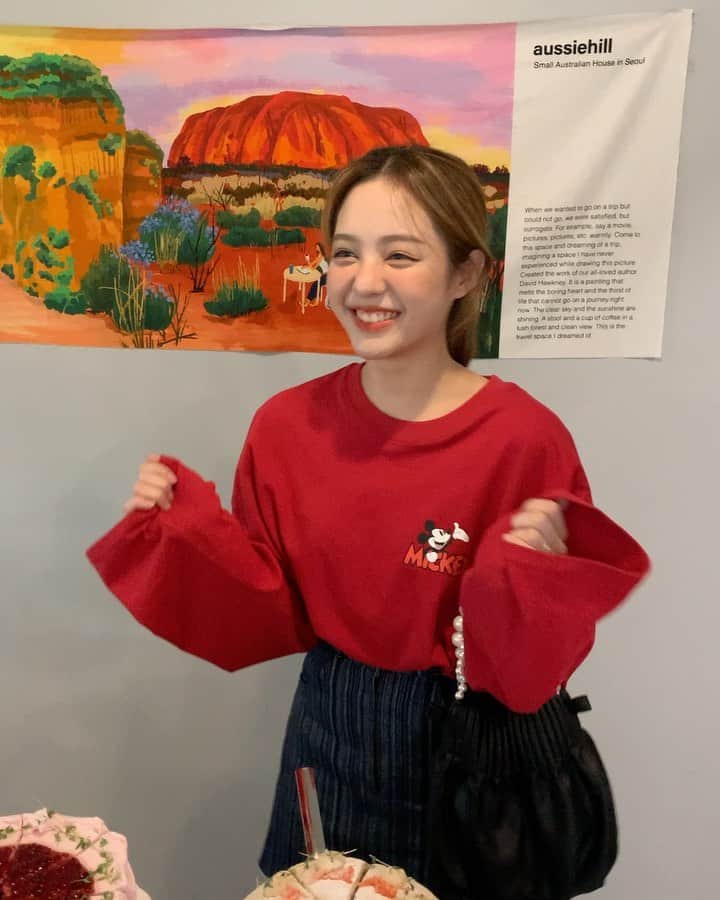 Chuuのインスタグラム：「디즈니 제작으로 나왔는데 촬영 내내 넘 귀여워서 참,,,❤️  언능 촬영해서 보여드릴게용✨」