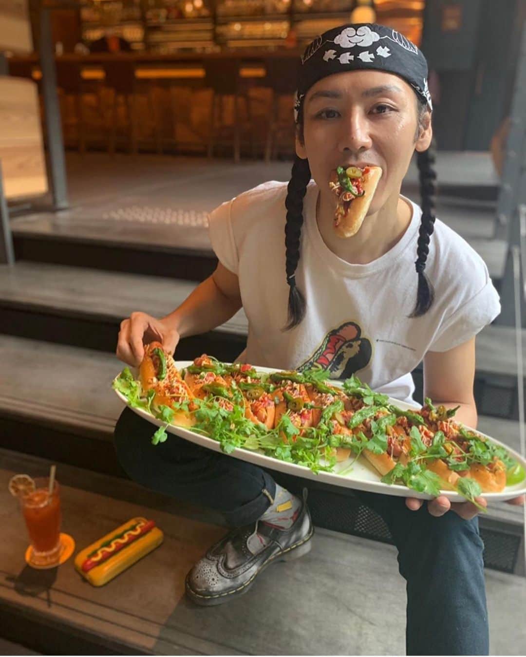 小林尊のインスタグラム：「They make KYOTO debut ✨👅💦 on #nationalhotdogday ！ @piopikotacos @djwes  ピオピコホットドッグがナショナルホットドッグデーにデビュー！🌭」