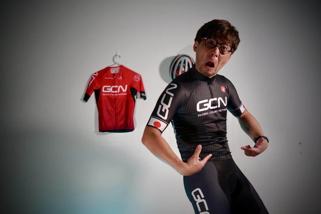 土井雪広のインスタグラム：「カステリ製　GCN トレーニングキットが届いたので着てみた。　着心地はこっちの方が好きかも！！ このデザインどう思いますか〜！！皆さん！！？  #GCN #castelli #cyclingwear」