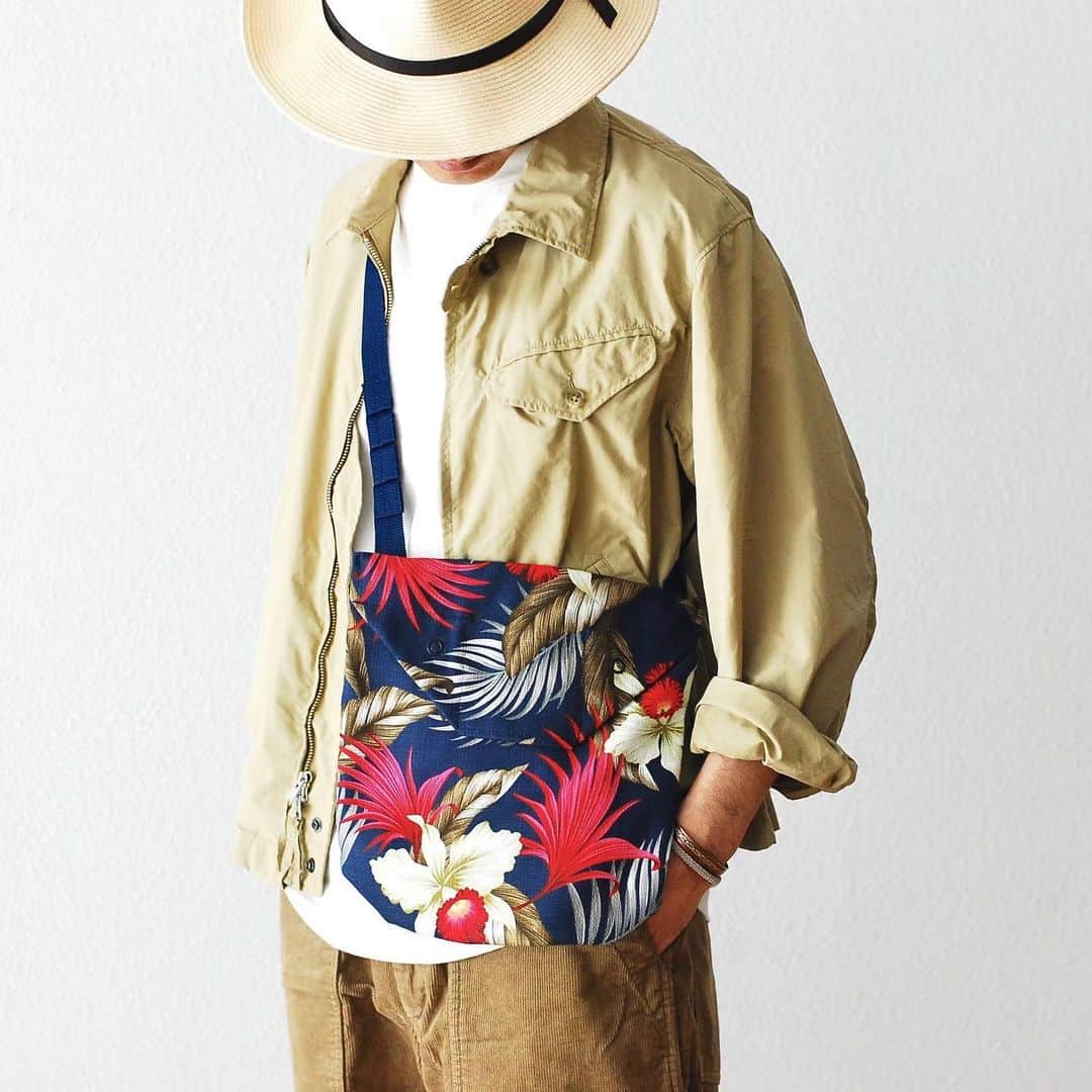 wonder_mountain_irieさんのインスタグラム写真 - (wonder_mountain_irieInstagram)「_ ［SALE対象商品］ Engineered Garments / エンジニアードガーメンツ "Shoulder Pouch -Hawaiian Floral Java Cloth-" ¥12,100- >¥7.260- [ 40%off ] _ 〈online store / @digital_mountain〉 https://www.digital-mountain.net/shopdetail/000000009174/ _ 【オンラインストア#DigitalMountain へのご注文】 *24時間受付 *15時までのご注文で即日発送 * 1万円以上ご購入で送料無料 tel：084-973-8204 _ We can send your order overseas. Accepted payment method is by PayPal or credit card only. (AMEX is not accepted)  Ordering procedure details can be found here. >>http://www.digital-mountain.net/html/page56.html  _ #NEPENTHES #EngineeredGarments #ネペンテス #エンジニアードガーメンツ _ 本店：#WonderMountain  blog>> http://wm.digital-mountain.info/blog _  JR 「#福山駅」より徒歩10分 #ワンダーマウンテン #japan #hiroshima #福山 #福山市 #尾道 #倉敷 #鞆の浦 近く _ 系列店：@hacbywondermountain _」7月23日 13時01分 - wonder_mountain_
