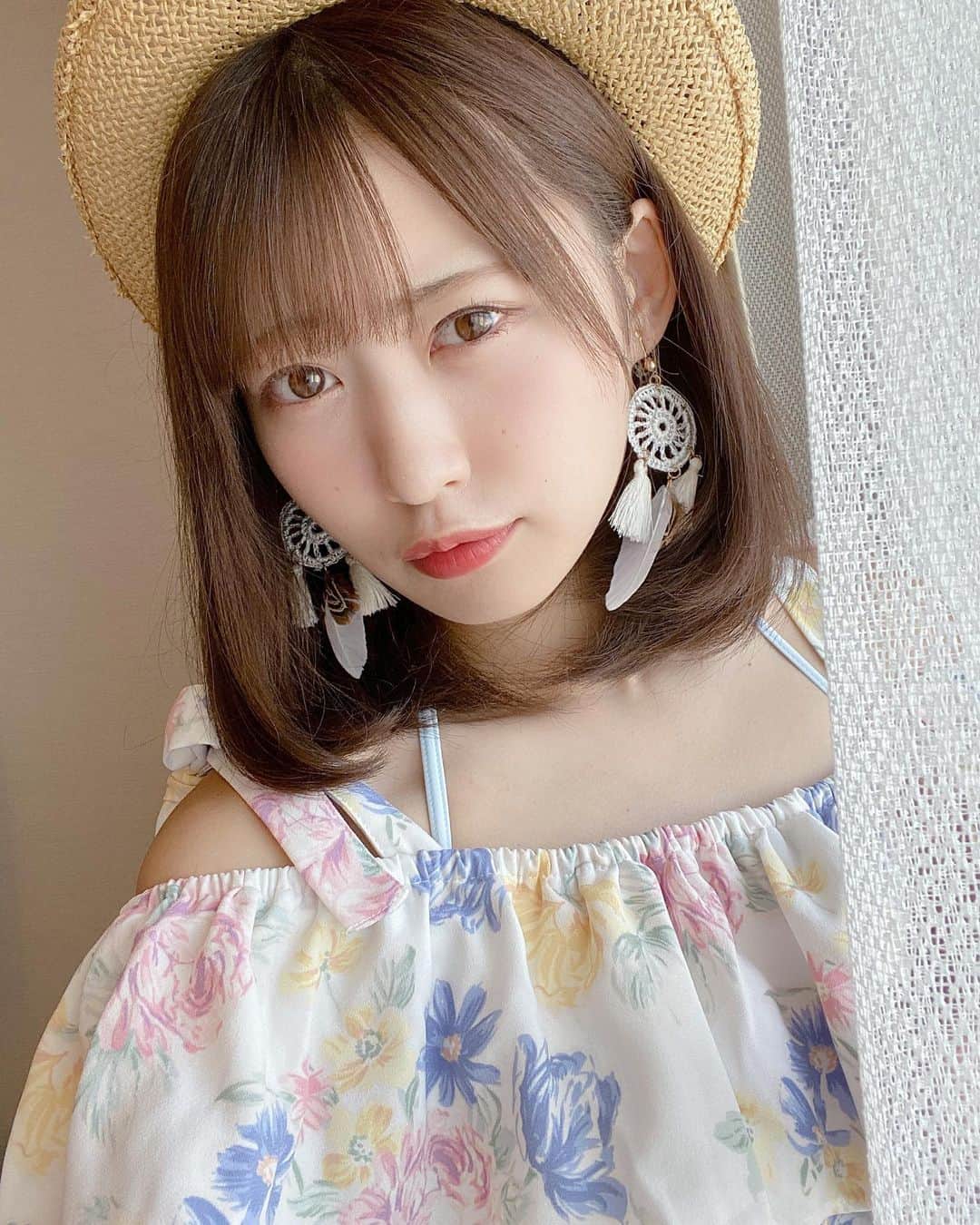 空野青空のインスタグラム：「今日から４連休だね〜🌞🌴🌺✨ なにするの？おしえてっ！  #夏コーデ #空野青空 #麦わら帽子  #LIZLISA #バカンスコーデ  #あおべべ」