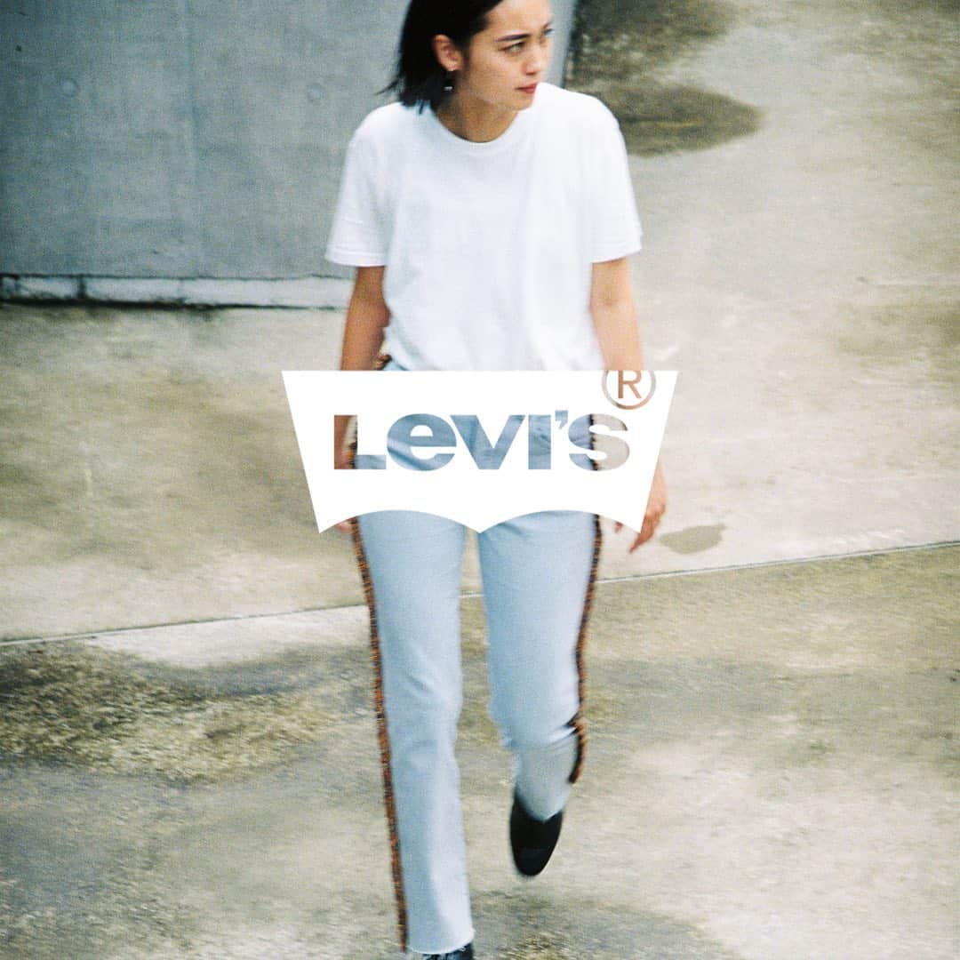 Levi's Japanさんのインスタグラム写真 - (Levi's JapanInstagram)「リーバイス® 原宿 フラッグシップストア1周年記念 Tailor’s Closet Collection Fringe Jeans ￥23,000+Tax 西部開拓時代のアメリカンカウボーイの作業着から着想を得た、カラフルなフリンジをサイドに施したフリンジデニム。」7月23日 13時03分 - levis_japan