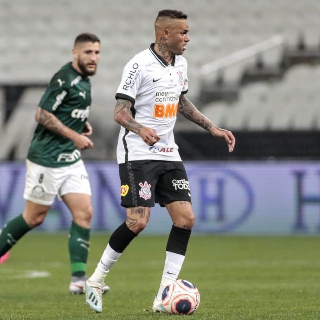 ルアン・ギリェルメ・デ・ジェズス・ヴィエイラのインスタグラム：「Vencer clássico é sempre especial!⚫️⚪️ seguimos rapaziada vamo que vamo! vai Corinthians...👊🏼👊🏼」